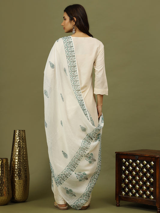 Women Solid Kurta with Trousers & White Color Printed Dupatta