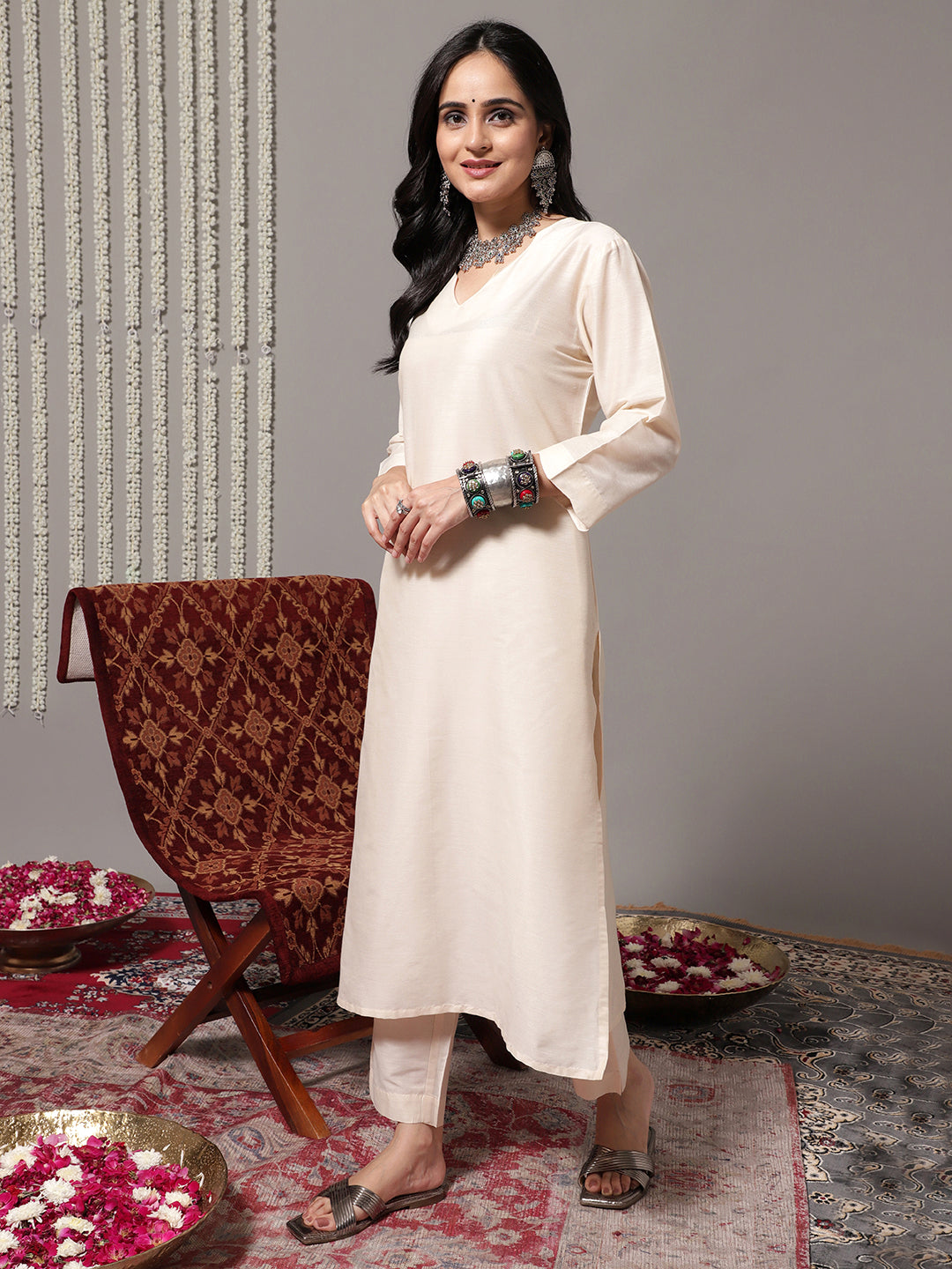 Women Off White V-Neck Straight Kurta With Trousers & Dupatta