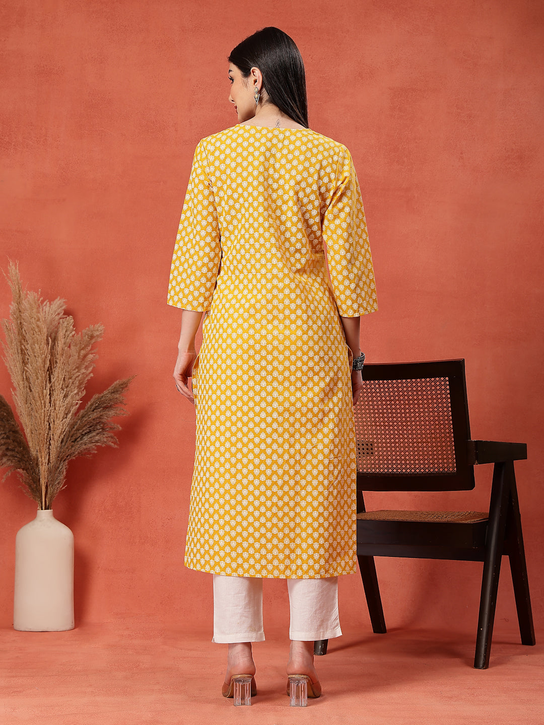 Women Floral Printed Thread Work Notch Neck Pure Cotton Straight Kurta