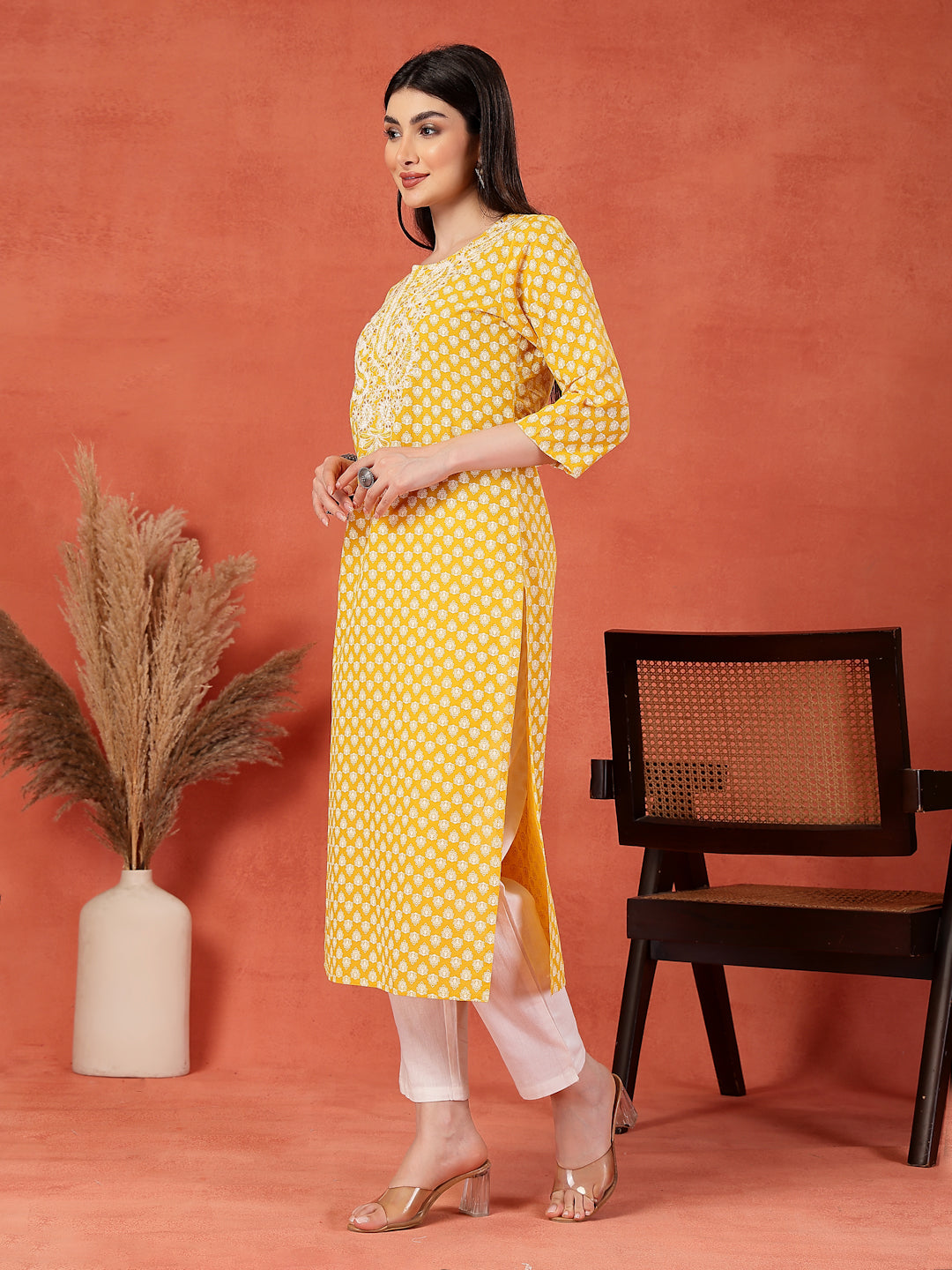 Women Floral Printed Thread Work Notch Neck Pure Cotton Straight Kurta