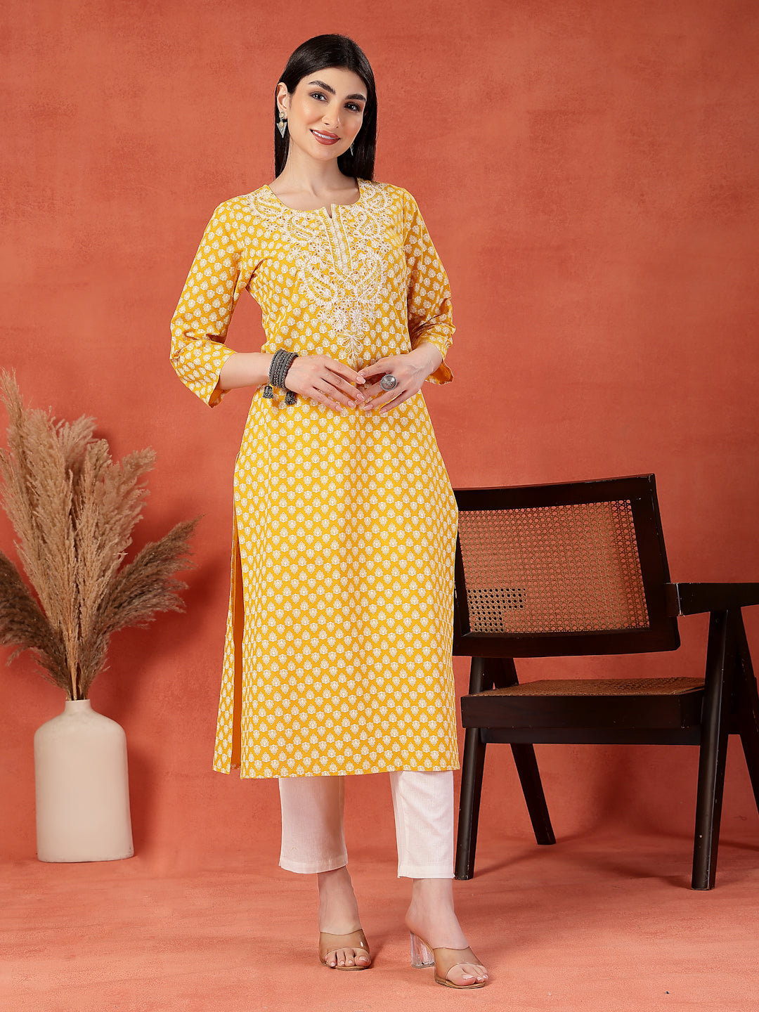 Women Floral Printed Thread Work Notch Neck Pure Cotton Straight Kurta