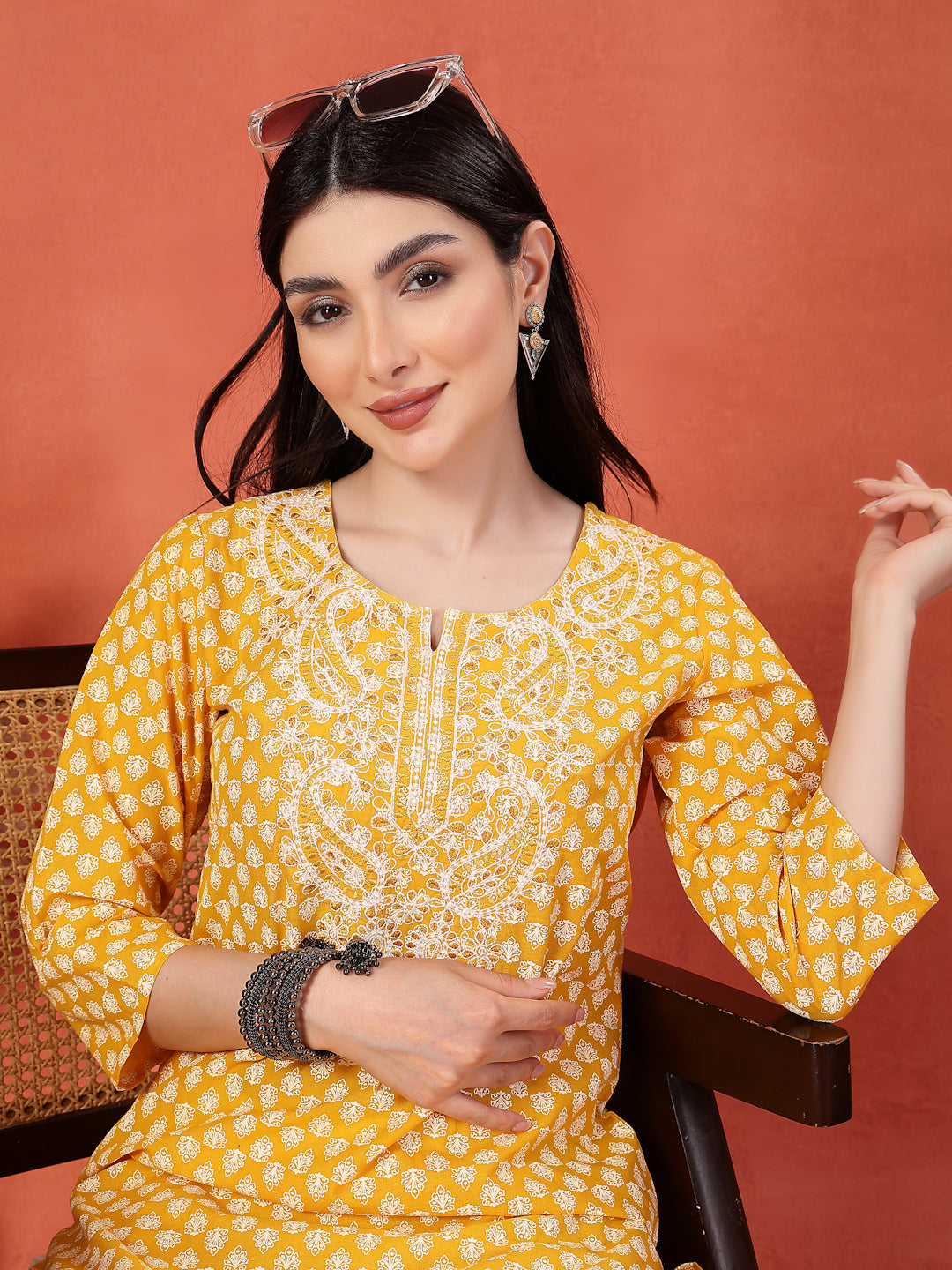 Women Floral Printed Thread Work Notch Neck Pure Cotton Straight Kurta