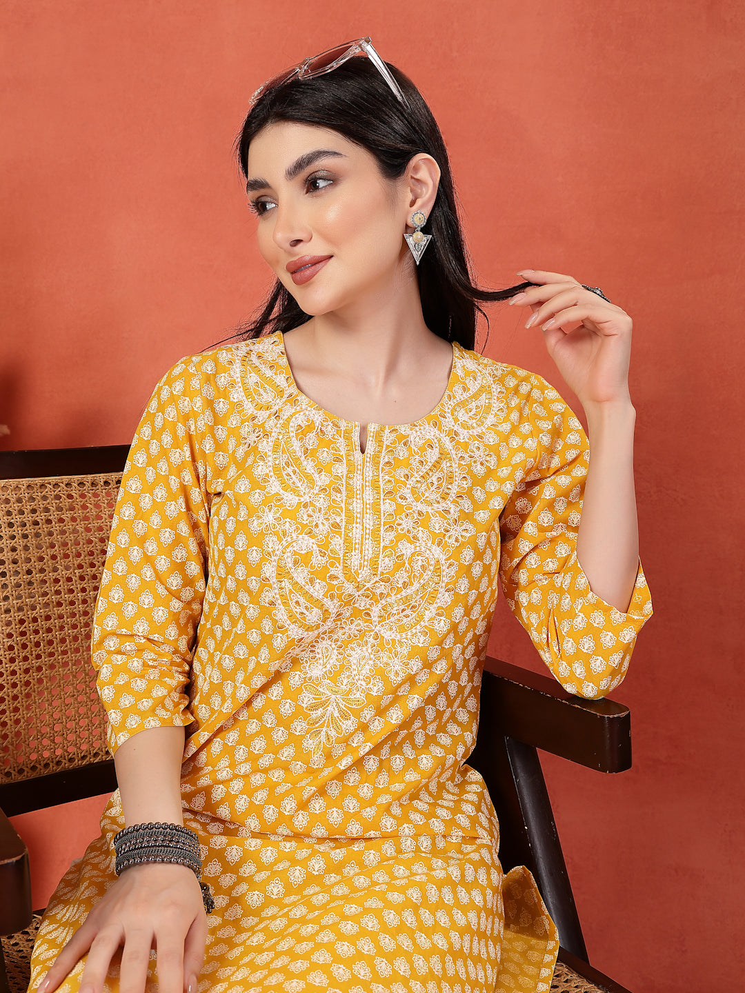 Women Floral Printed Thread Work Notch Neck Pure Cotton Straight Kurta