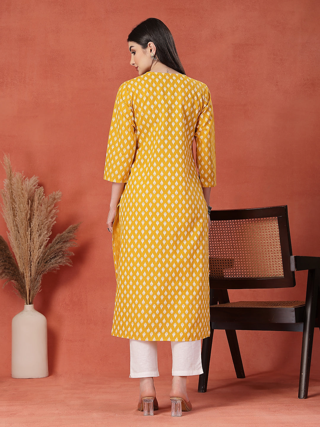 Women Floral Printed Thread Work Notch Neck Pure Cotton Straight Kurta