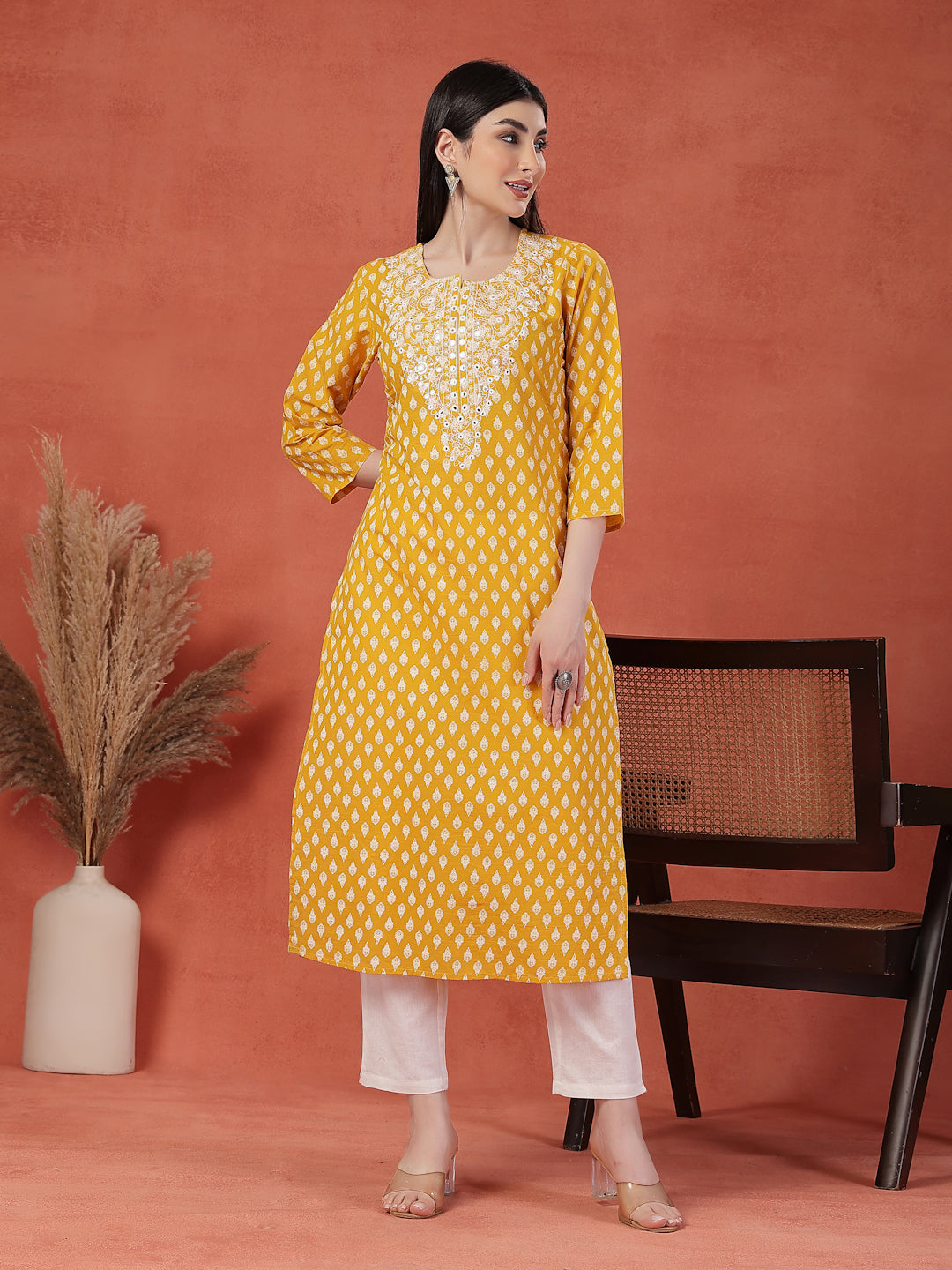Women Floral Printed Thread Work Notch Neck Pure Cotton Straight Kurta