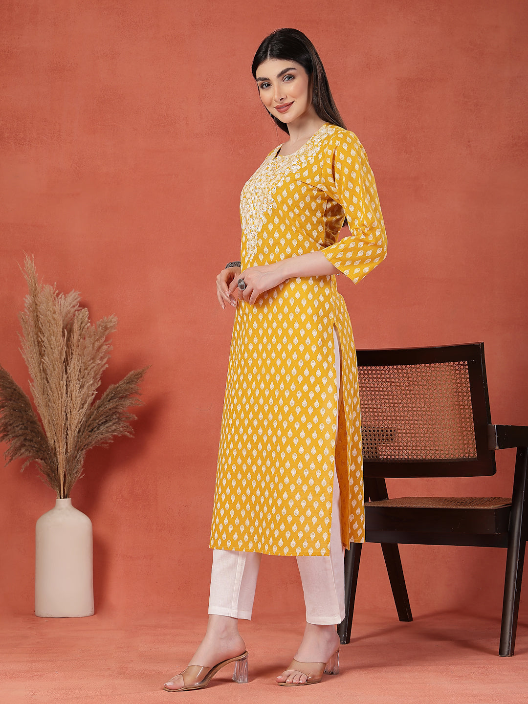 Women Floral Printed Thread Work Notch Neck Pure Cotton Straight Kurta