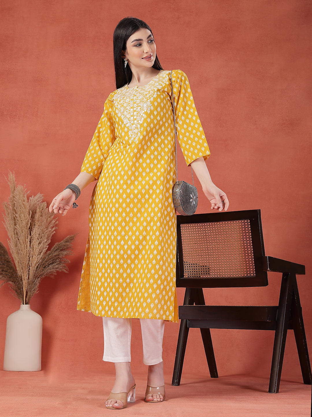 Women Floral Printed Thread Work Notch Neck Pure Cotton Straight Kurta