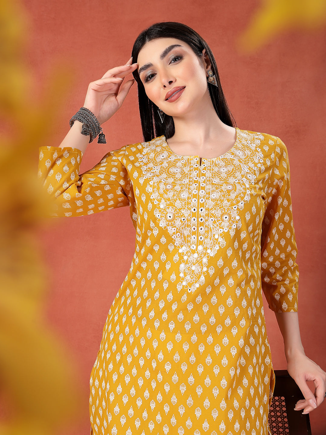 Women Floral Printed Thread Work Notch Neck Pure Cotton Straight Kurta