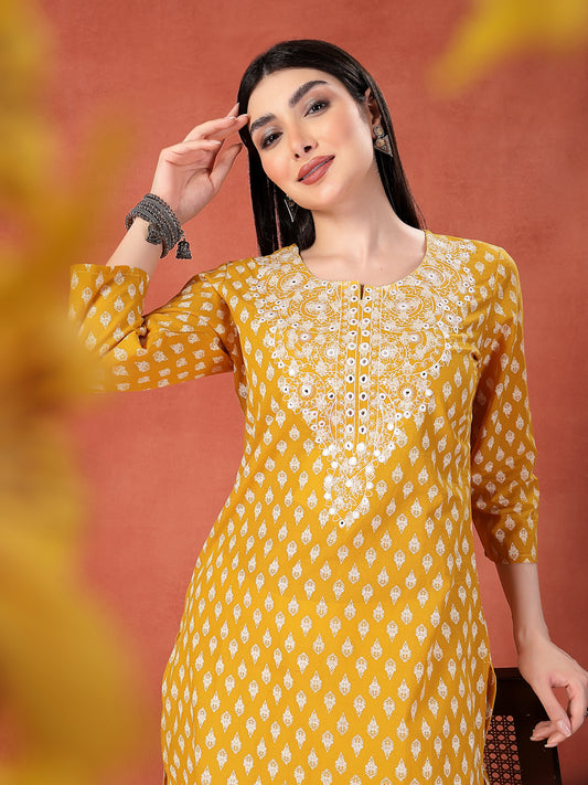 Women Floral Printed Thread Work Notch Neck Pure Cotton Straight Kurta