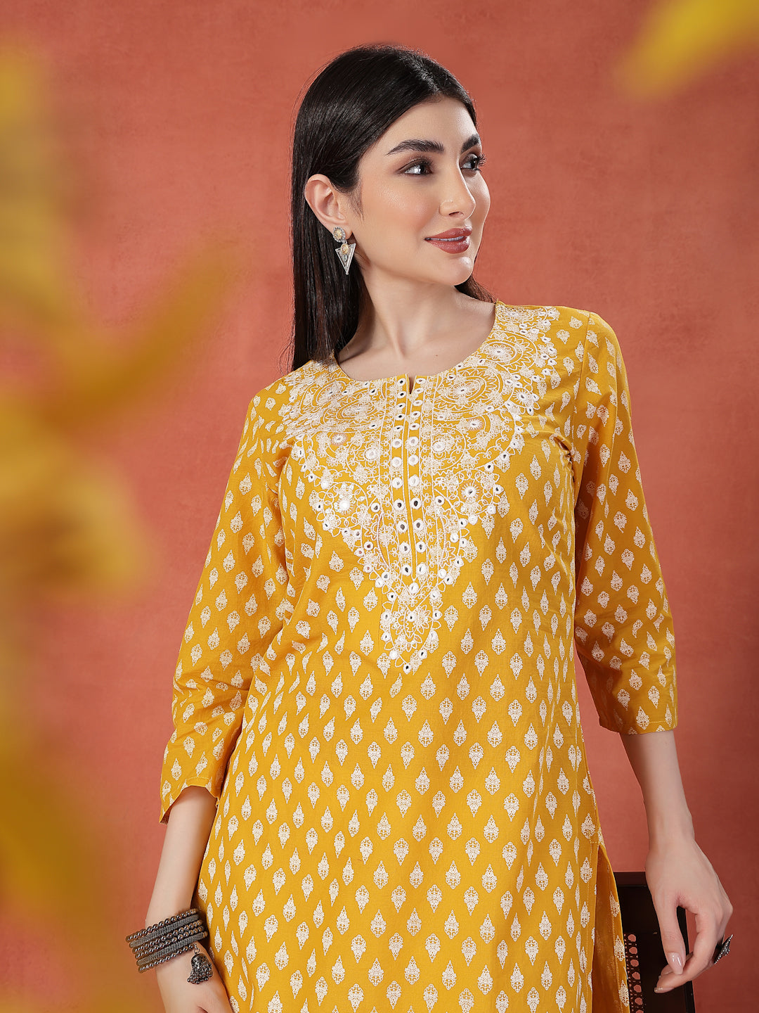 Women Floral Printed Thread Work Notch Neck Pure Cotton Straight Kurta