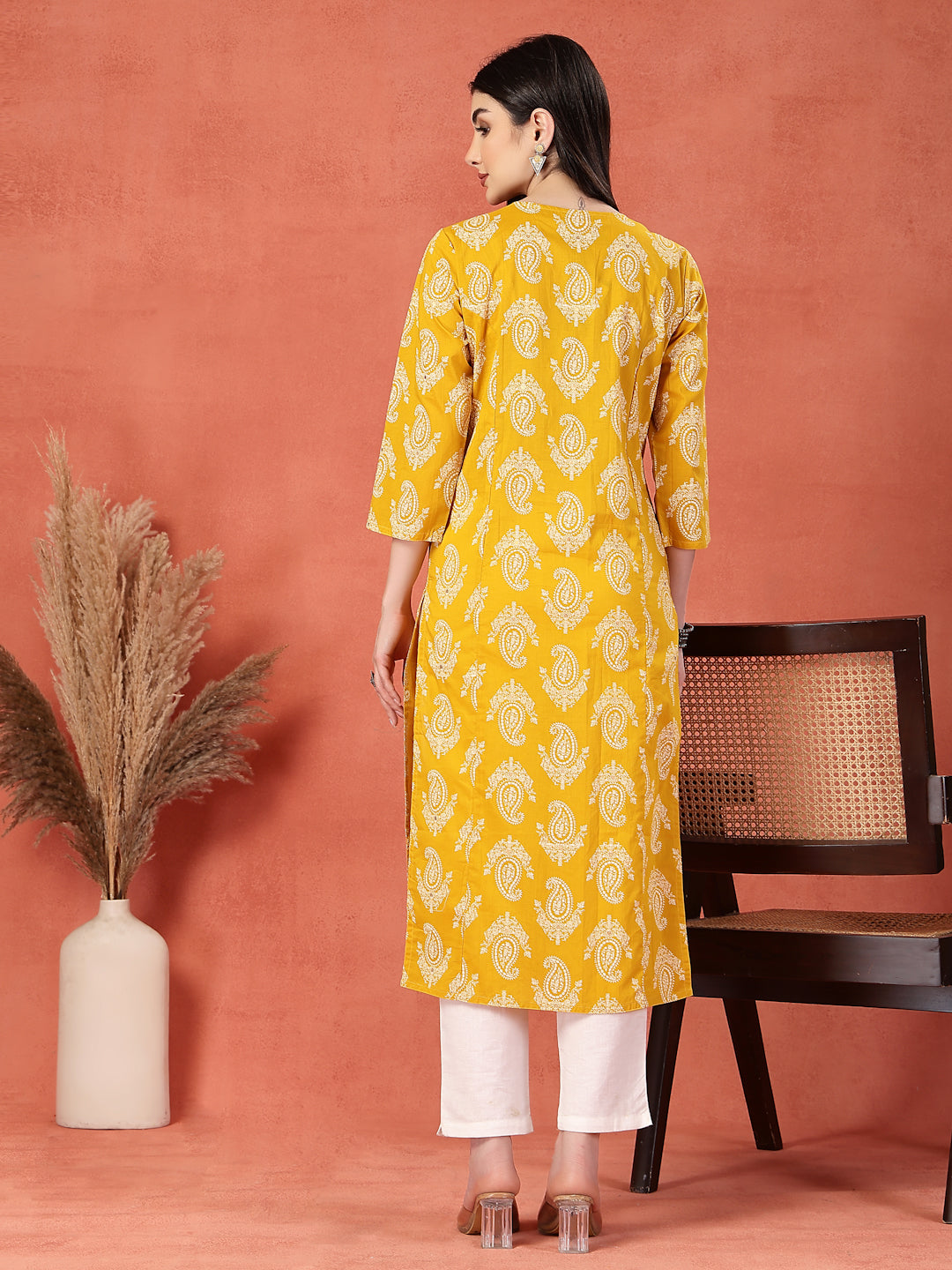 Women Paisely Printed Thread Work Notch Neck Pure Cotton Straight Kurta