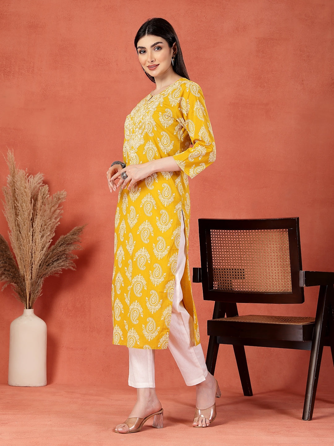 Women Paisely Printed Thread Work Notch Neck Pure Cotton Straight Kurta