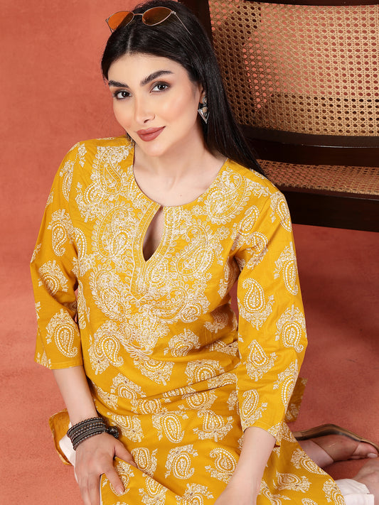 Women Paisely Printed Thread Work Notch Neck Pure Cotton Straight Kurta