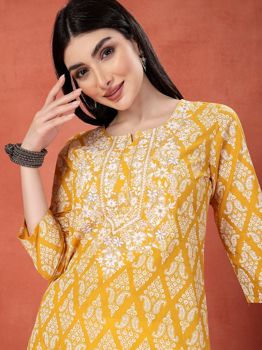 Women Yellow Floral Printed Round Neck Straight Kurta