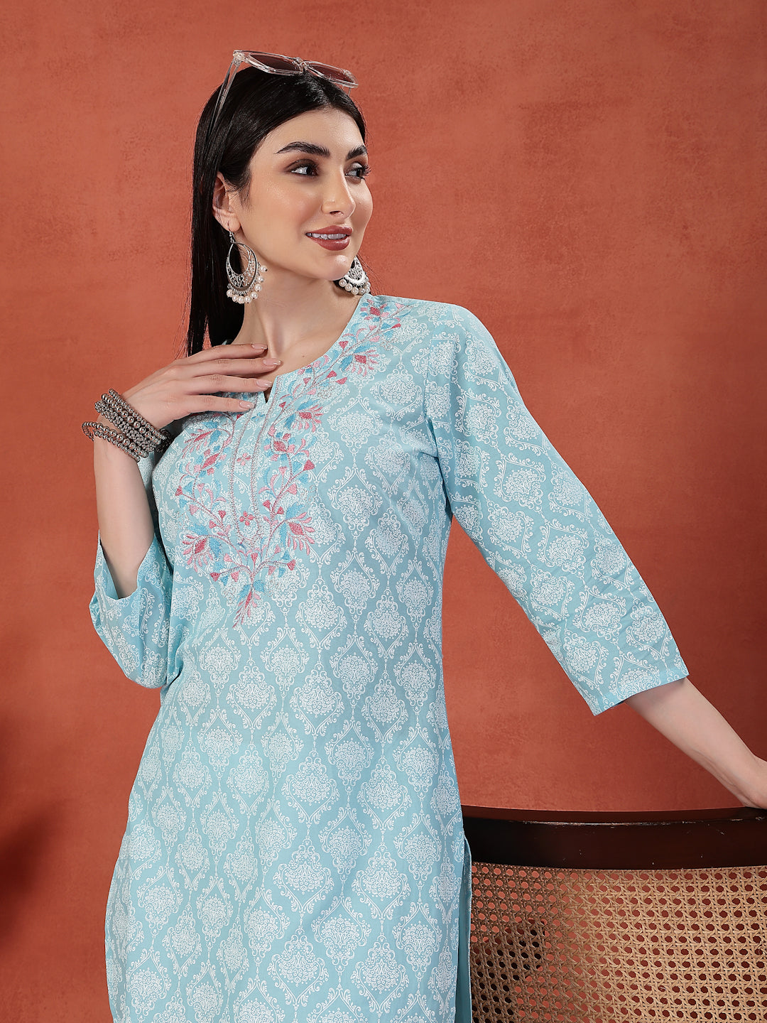 Women Ethnic Motif Embroidered Round Neck Straight Cotton Kurta