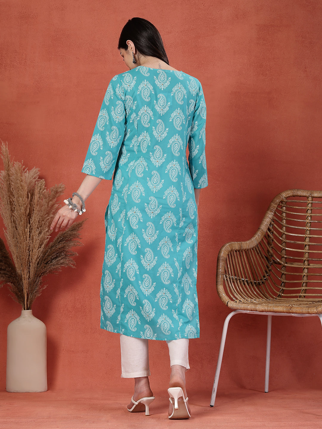 Women Paisley Printed Thread Work Notch Neck Pure Cotton Straight Kurta
