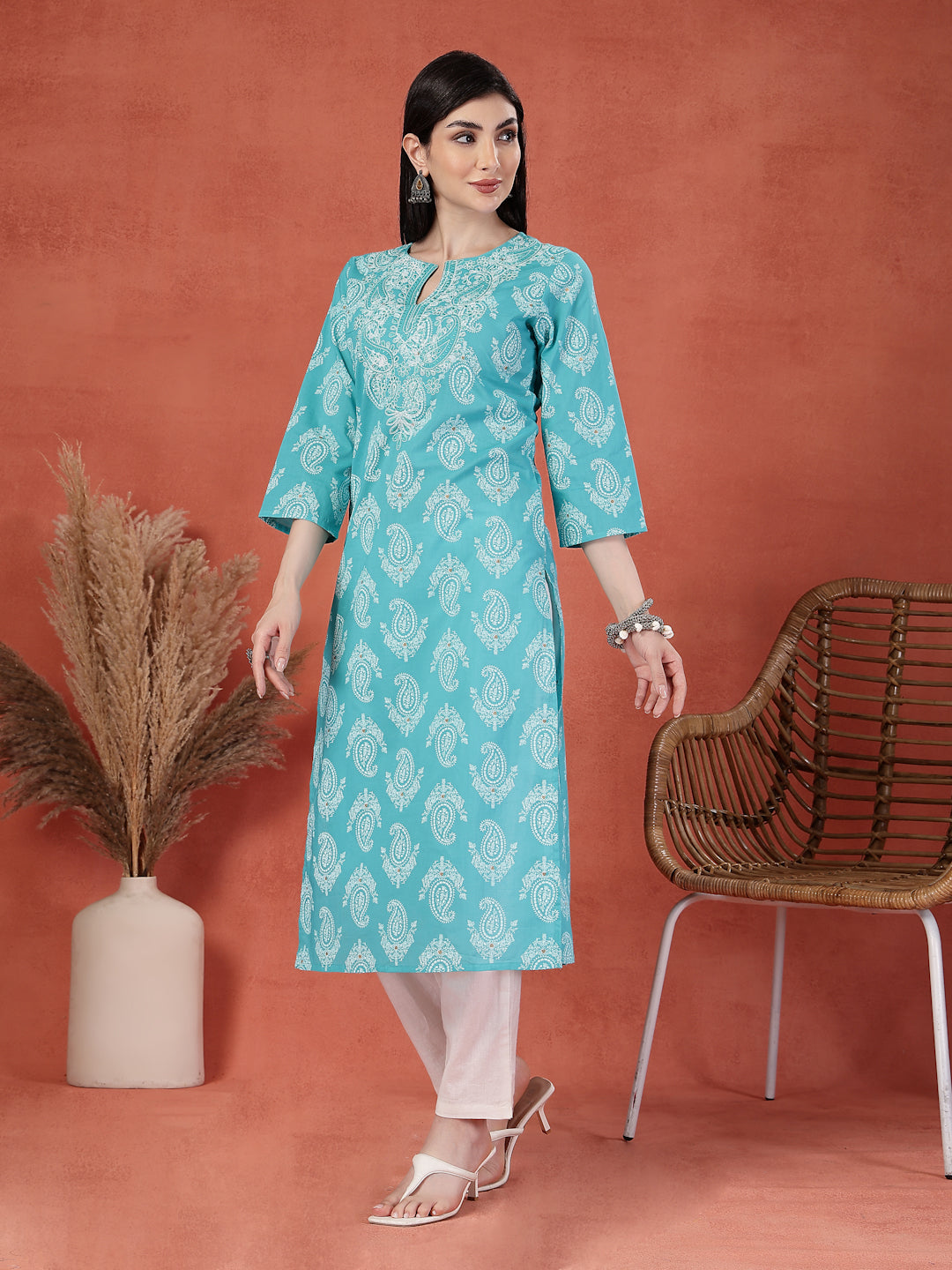 Women Paisley Printed Thread Work Notch Neck Pure Cotton Straight Kurta