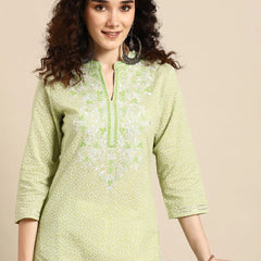 Women Green Embroidered Straight Cotton Kurta