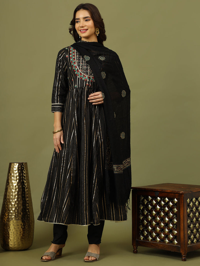 Women Woven Design Embroidered Silk Kurta with Trousers & Dupatta