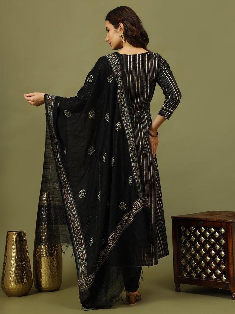 Women Woven Design Embroidered Silk Kurta with Trousers & Dupatta