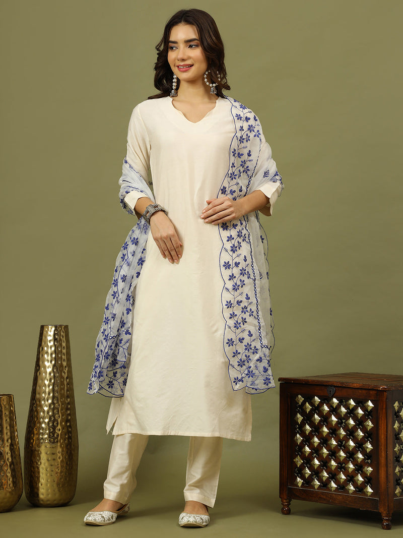 Women Solid Kurta with Trousers & White Color Dupatta