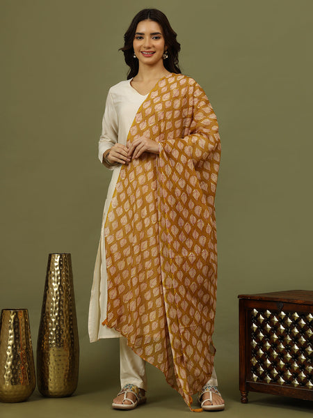 Women Solid Kurta with Trousers & Floral Printed Dupatta