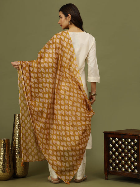 Women Solid Kurta with Trousers & Floral Printed Dupatta