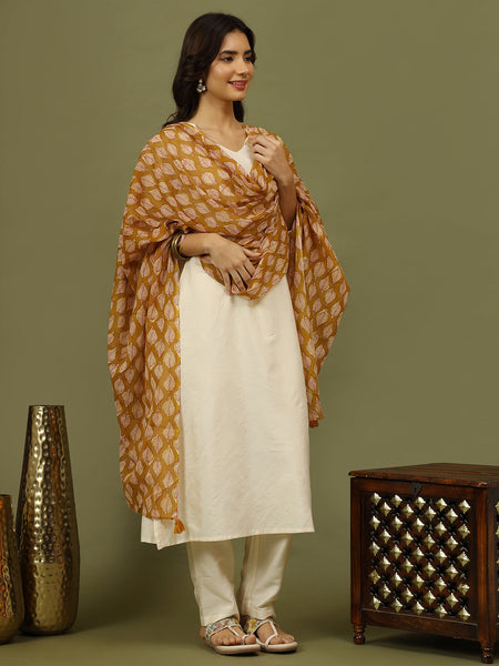 Women Solid Kurta with Trousers & Floral Printed Dupatta