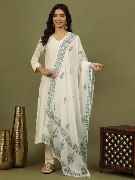 Women Solid Kurta with Trousers & White Color Printed Dupatta