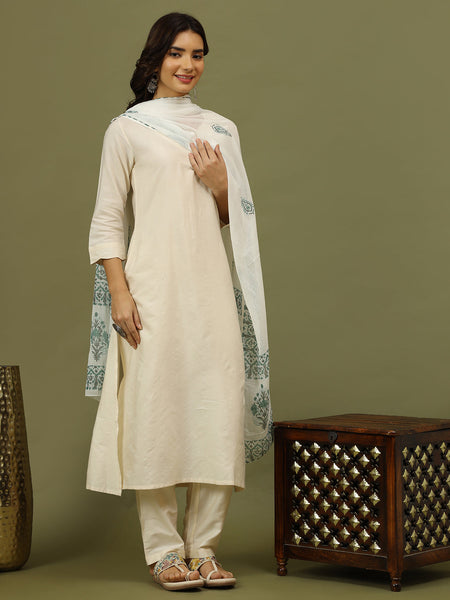 Women Solid Kurta with Trousers & White Color Printed Dupatta