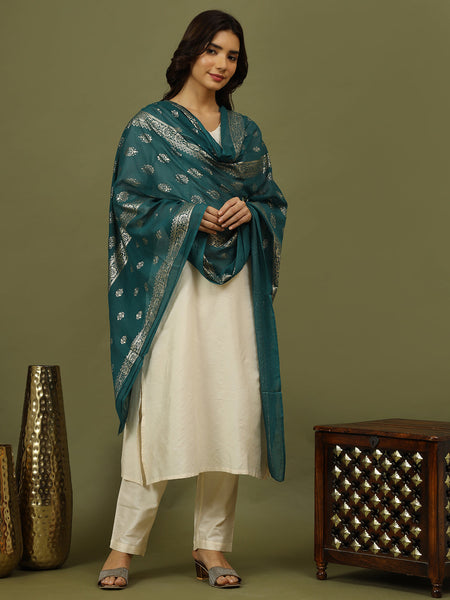 Women Solid Kurta with Trousers & Green Foil Printed Dupatta