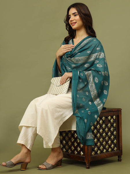 Women Solid Kurta with Trousers & Green Foil Printed Dupatta