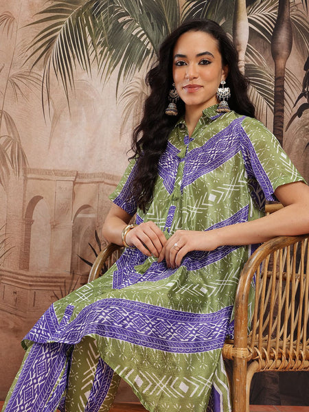 Women Green Printed Chinnon Kurta with Palazzos