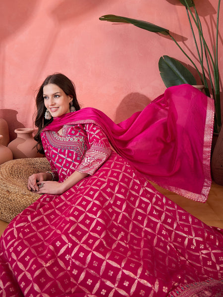 Women Pink Color Embroidered Kurta Trousers & Dupatta