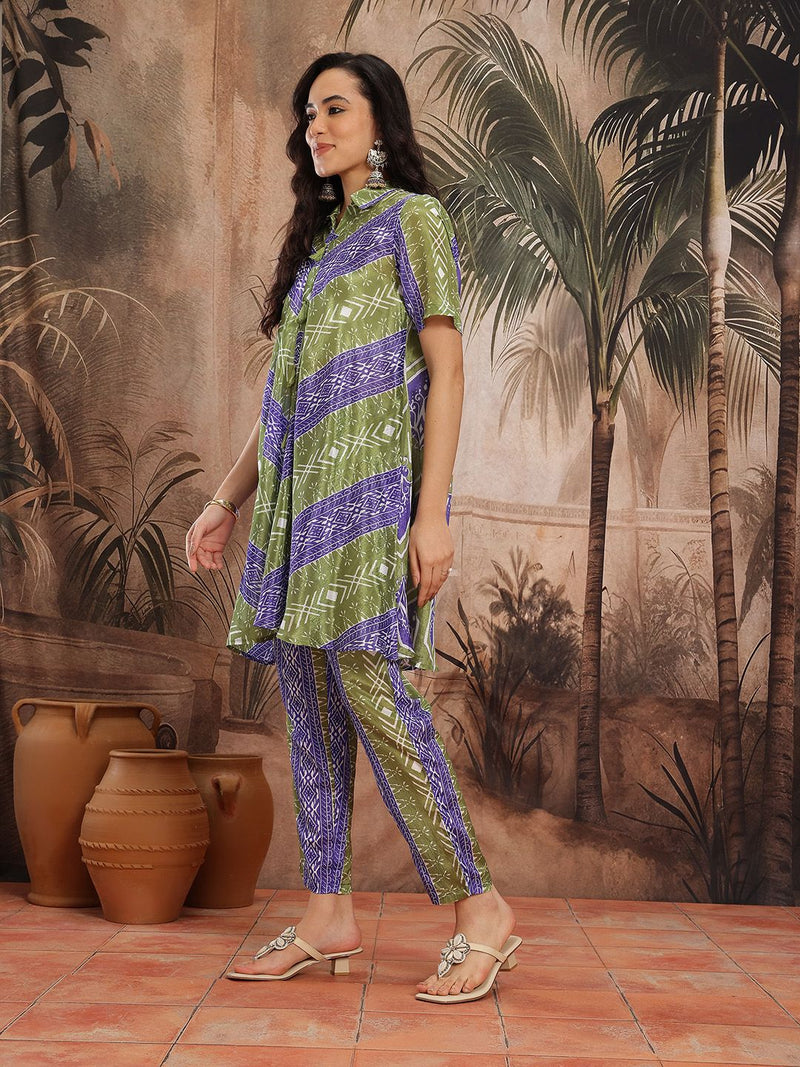 Women Green Printed Chinnon Kurta with Palazzos