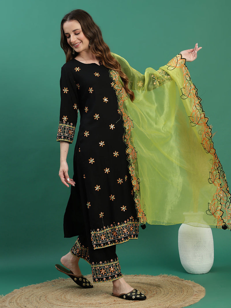 Women Black Embroidered Straight Kurta Set