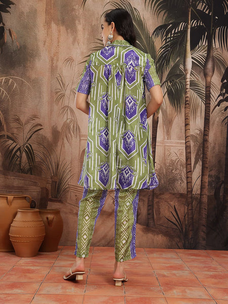 Women Green Printed Chinnon Kurta with Palazzos
