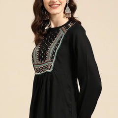 Side view embroidered casual top
