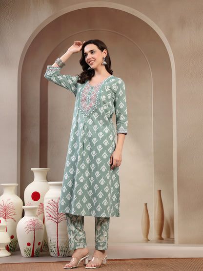 Women’s Green Jaipuri Floral Embroidered Cotton Kurta Set