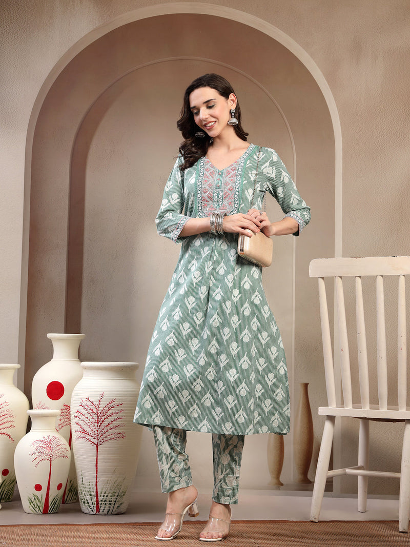 Women’s Green Jaipuri Floral Embroidered Cotton Kurta Set