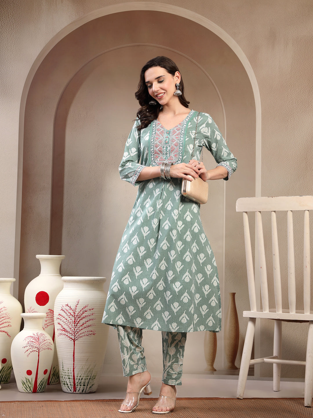 Women’s Green Jaipuri Floral Embroidered Cotton Kurta Set
