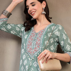 Women’s Green Jaipuri Floral Embroidered Cotton Kurta Set