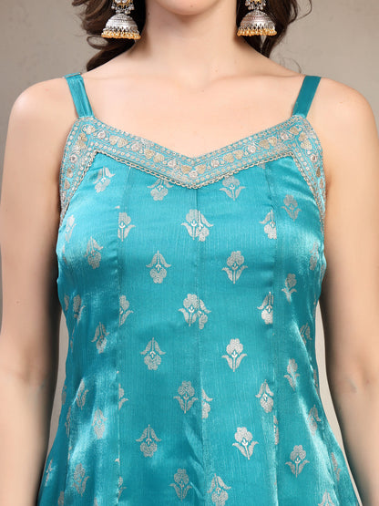 Women Green Embroidered Pure Silk V-Neck Kurta & Trousers With Dupatta