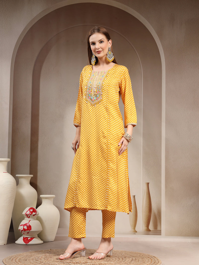 Women Printed Regular Kurta with Trousers
