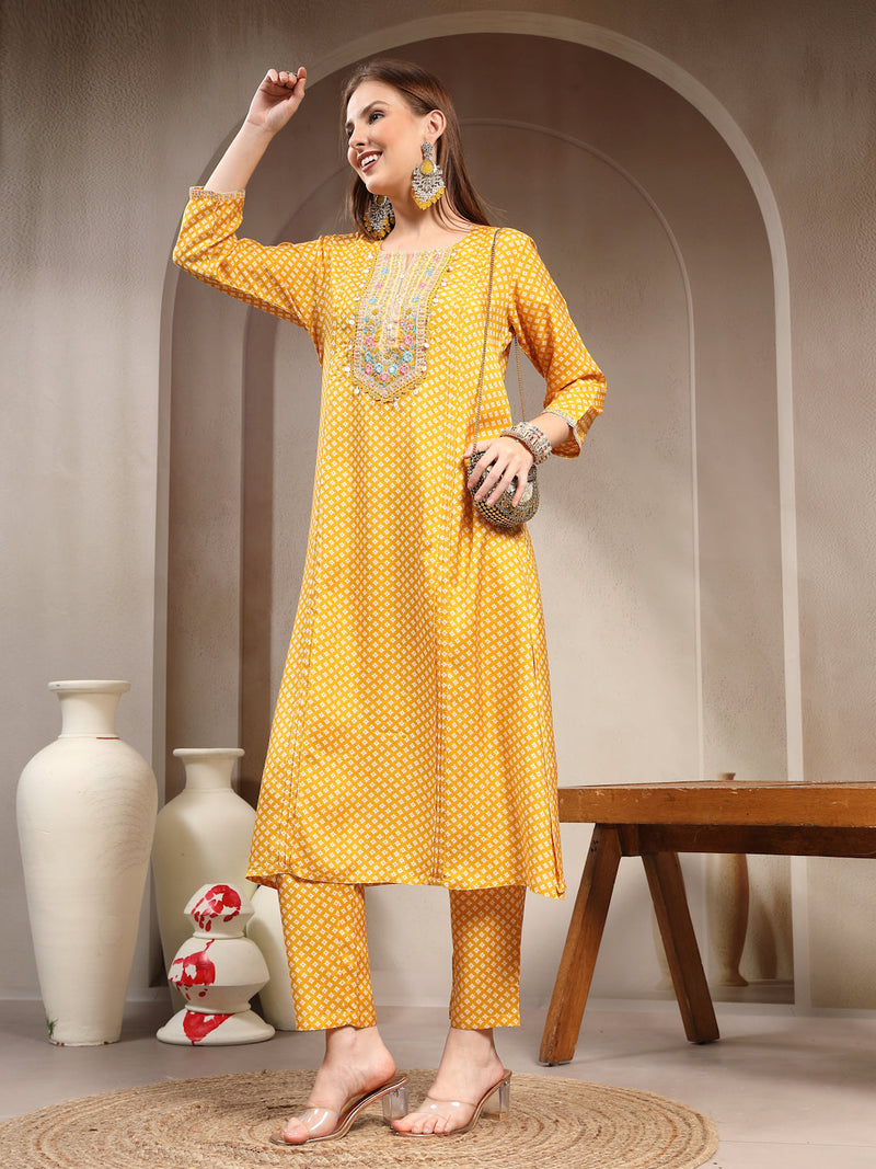 Women Printed Regular Kurta with Trousers