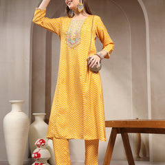 Women Printed Regular Kurta with Trousers