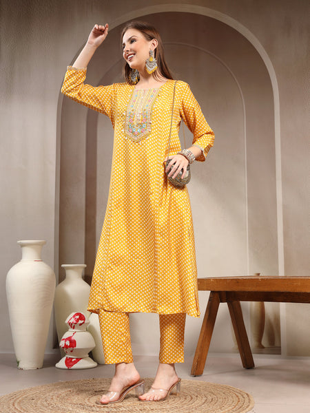 Women Printed Regular Kurta with Trousers