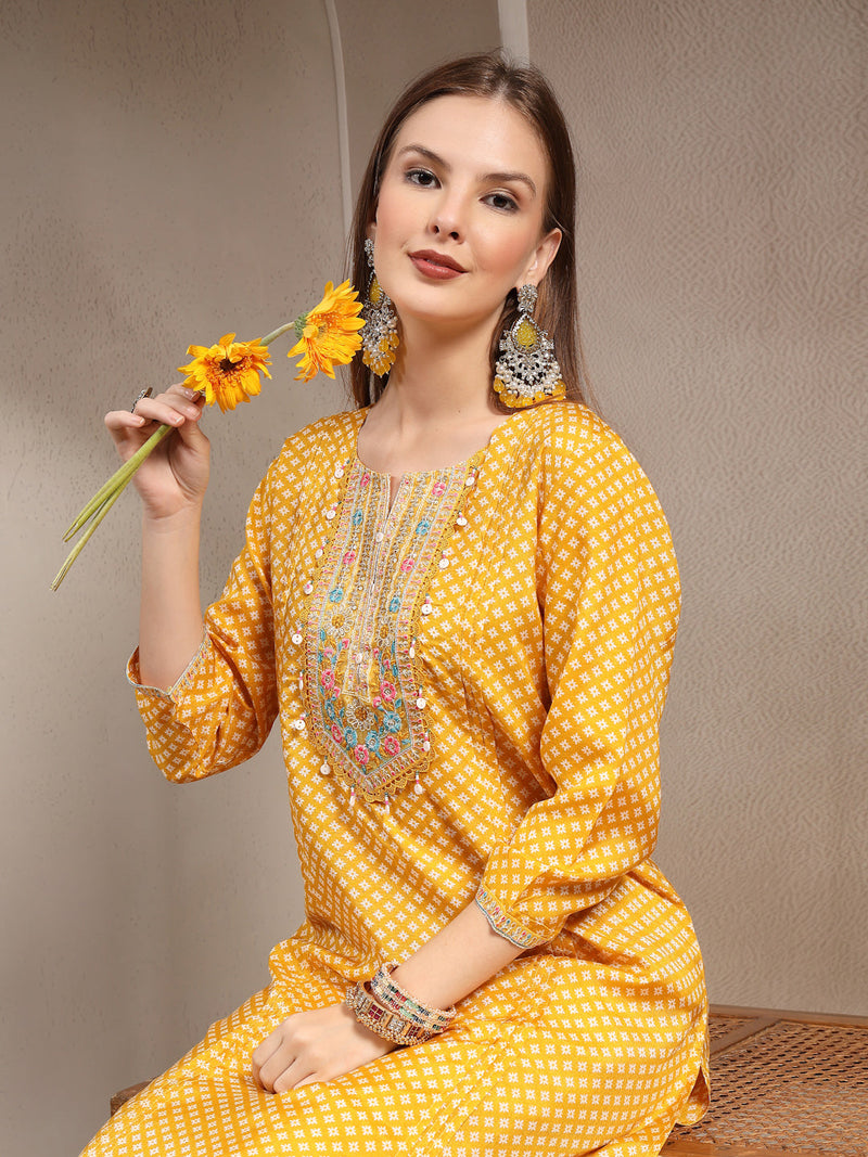 Women Printed Regular Kurta with Trousers
