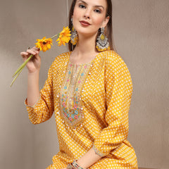 Women Printed Regular Kurta with Trousers