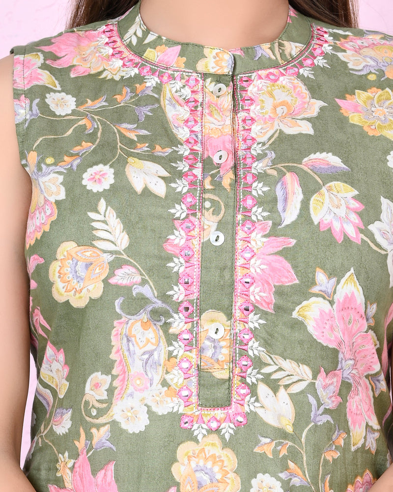 Women Green Keyhole Neck straight Kurta